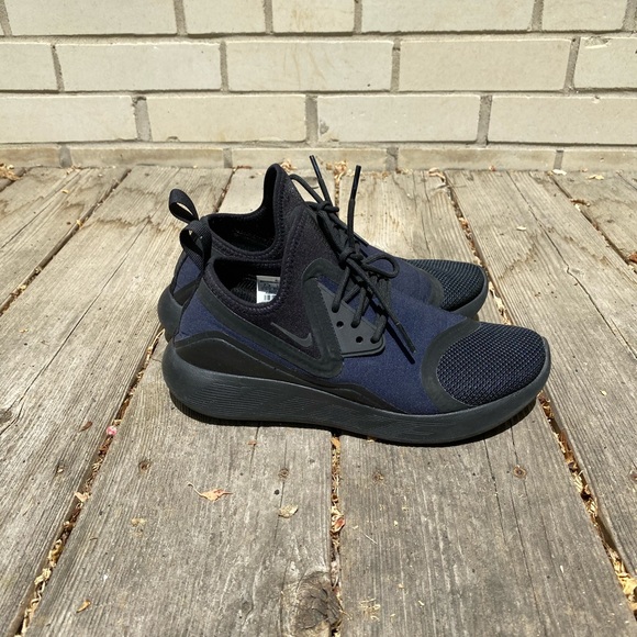 Women’s Nike Lunarcharge sneakers - Picture 5 of 13